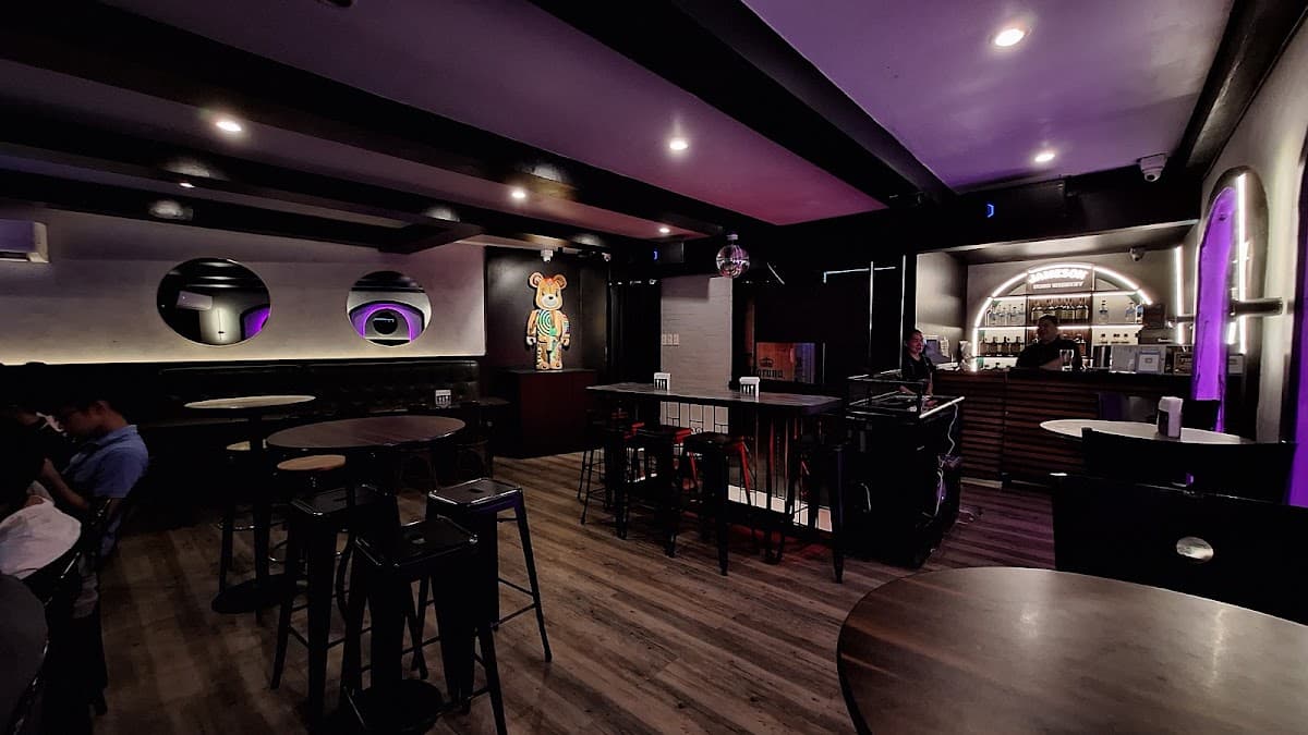 225 LOUNGE (225 Bistro)