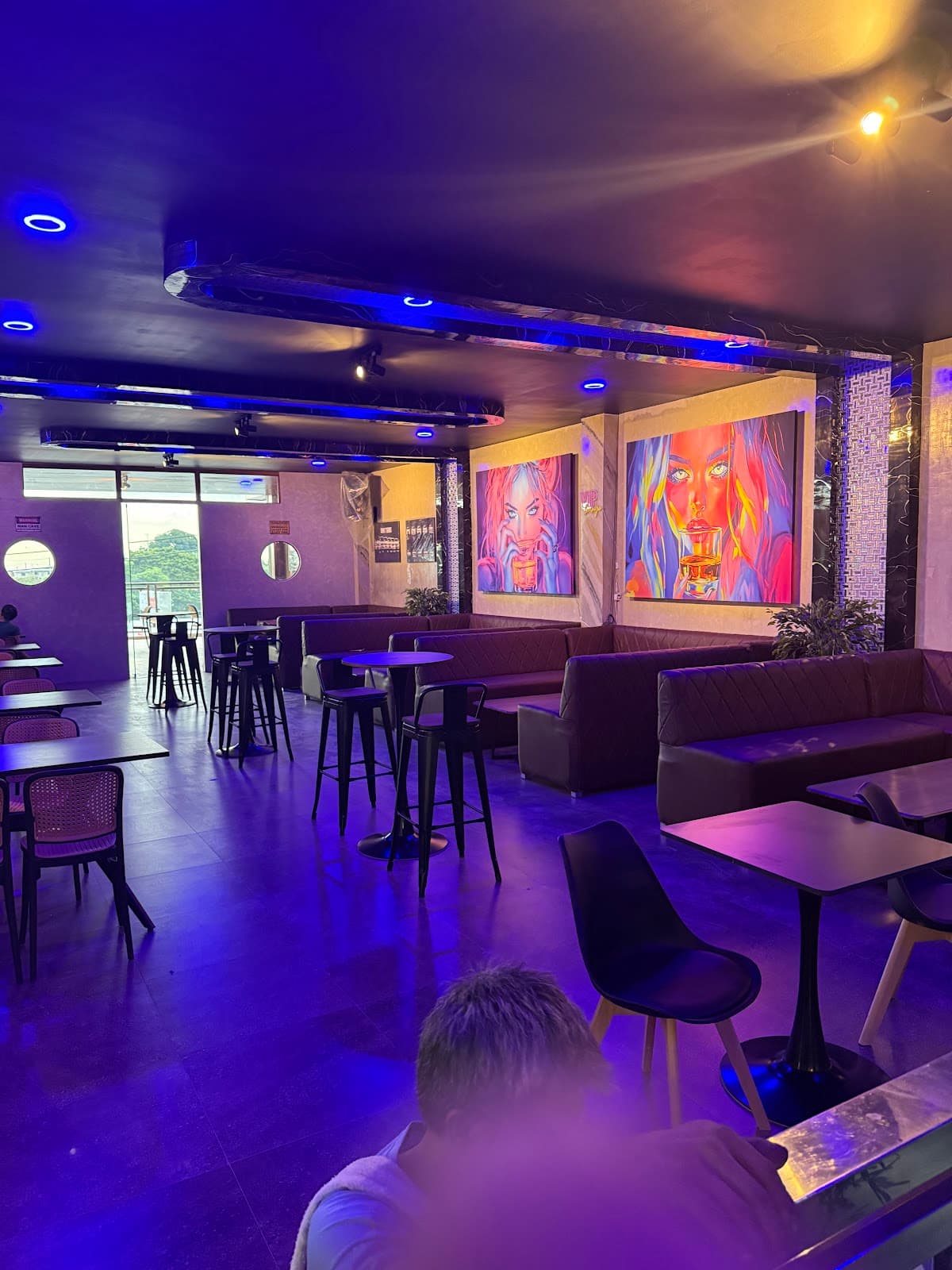 Alpha music bar