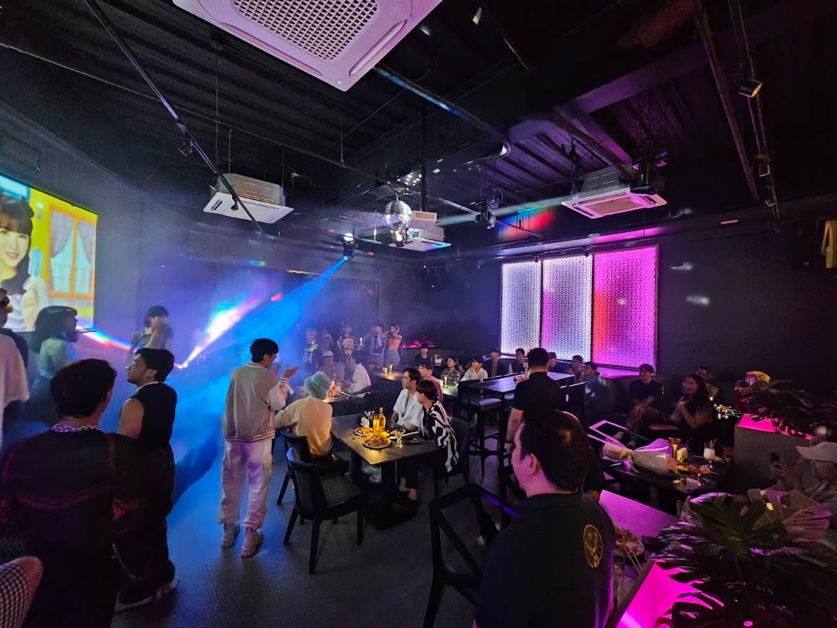Hoesik Bar & Lounge
