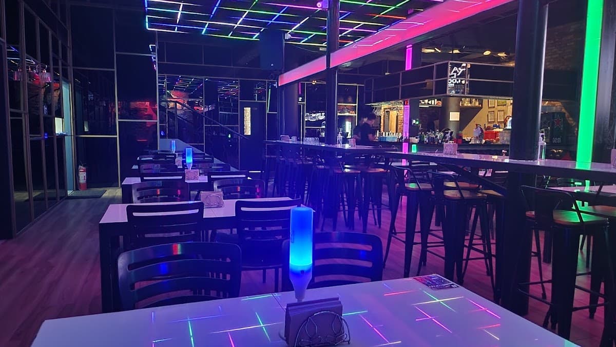 Intro Lounge Bar & Restaurant