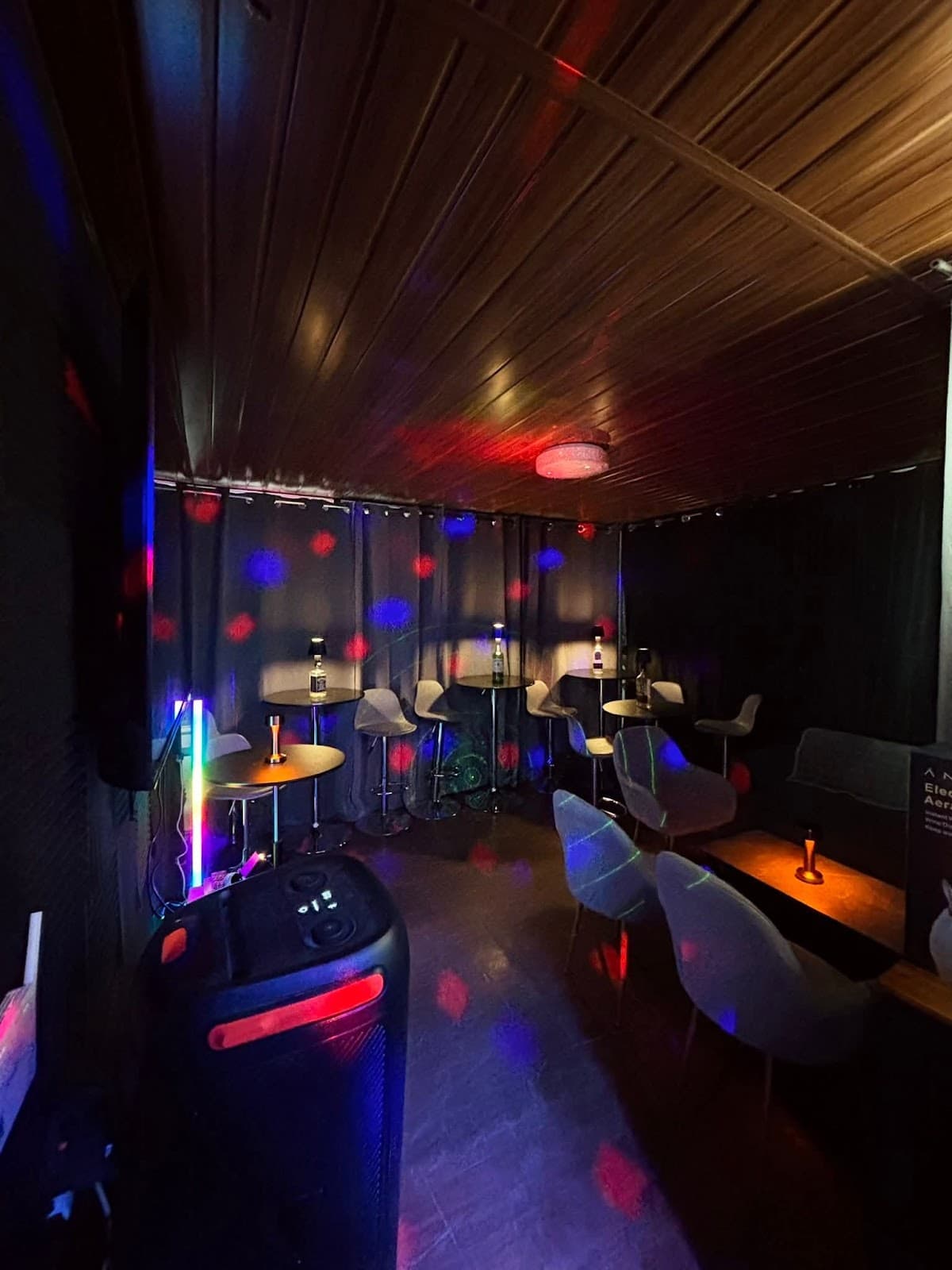 Starbee Urban Lounge